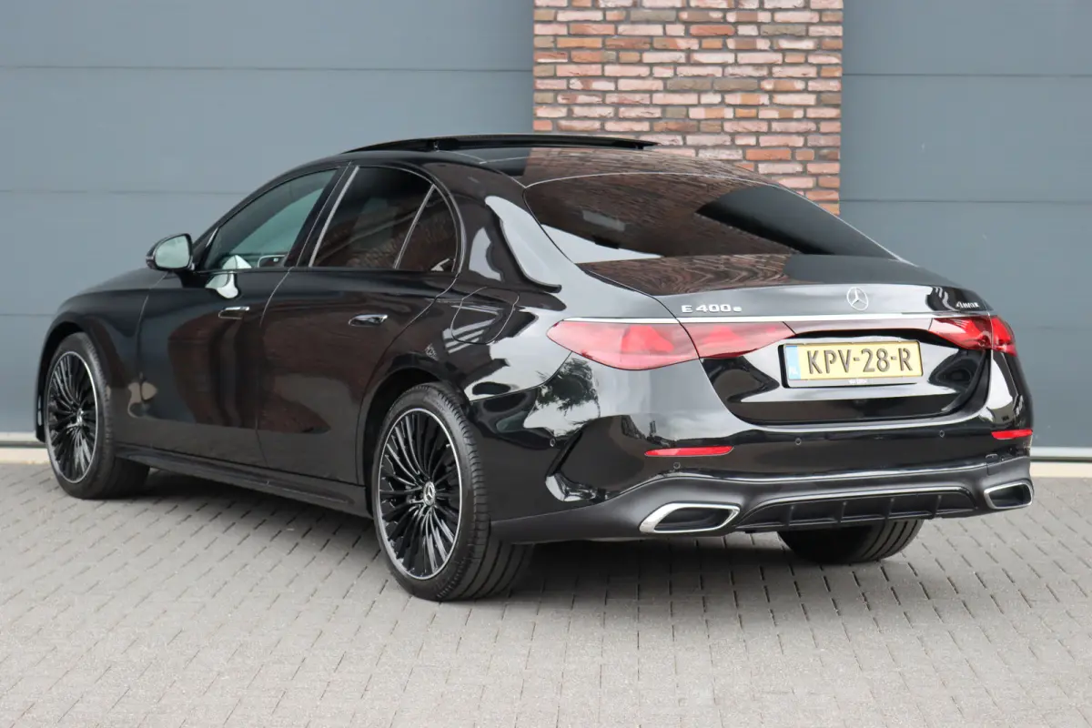 400 e 4MATIC AMG Line | Luchtvering | Achterasbesturing | Hyperscreen | Distronic+ | Trekhaak | Digital Light | HUD | Burmester | Achterbank Verwarmd |3D-Display |