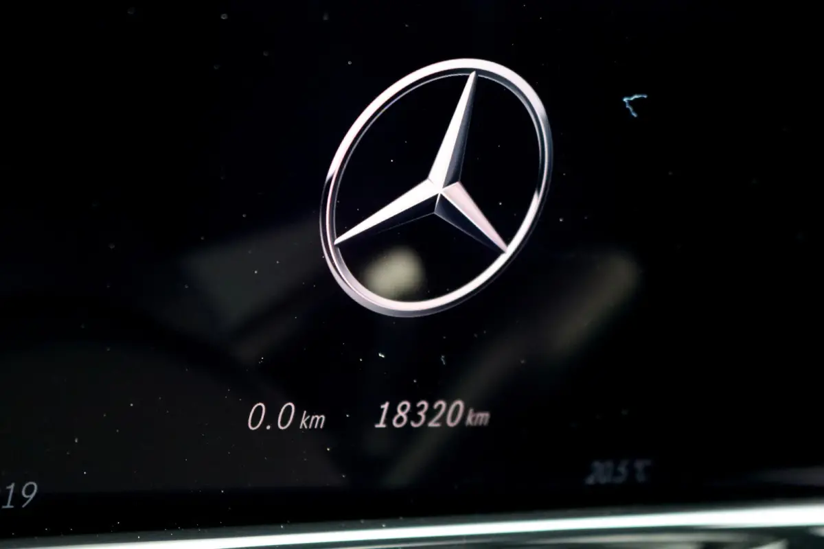 400 e 4MATIC AMG Line | Luchtvering | Achterasbesturing | Hyperscreen | Distronic+ | Trekhaak | Digital Light | HUD | Burmester | Achterbank Verwarmd |3D-Display |