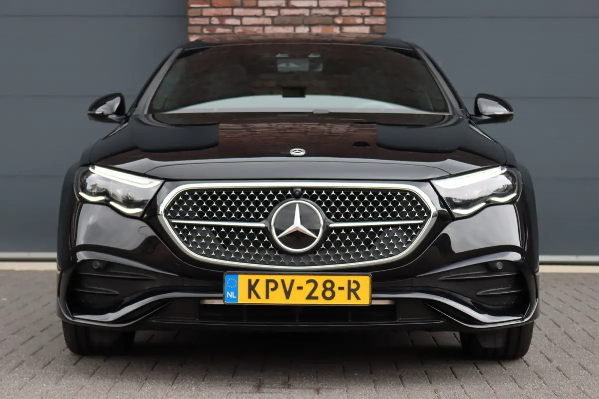 400 e 4MATIC AMG Line | Luchtvering | Achterasbesturing | Hyperscreen | Distronic+ | Trekhaak | Digital Light | HUD | Burmester | Achterbank Verwarmd |3D-Display |