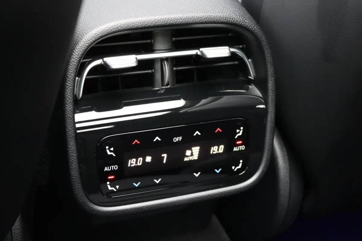 400 e 4MATIC AMG Line | Luchtvering | Achterasbesturing | Hyperscreen | Distronic+ | Trekhaak | Digital Light | HUD | Burmester | Achterbank Verwarmd |3D-Display |