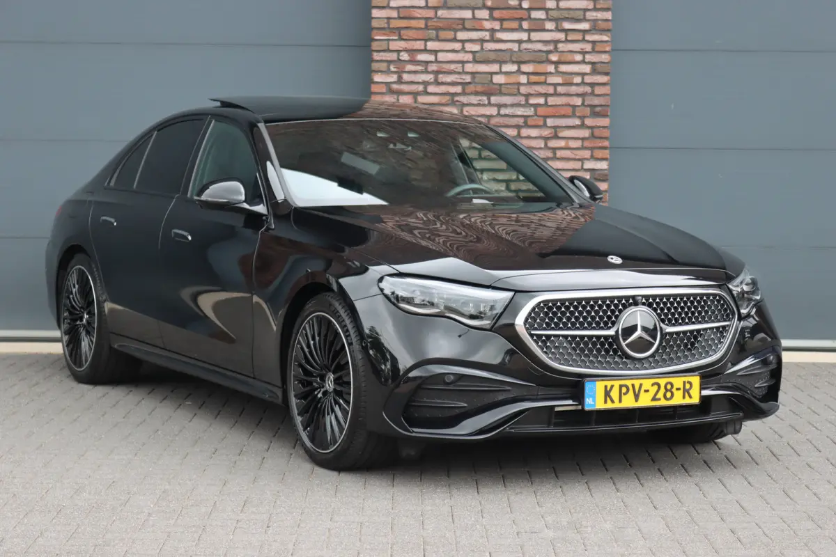 400 e 4MATIC AMG Line | Luchtvering | Achterasbesturing | Hyperscreen | Distronic+ | Trekhaak | Digital Light | HUD | Burmester | Achterbank Verwarmd |3D-Display |