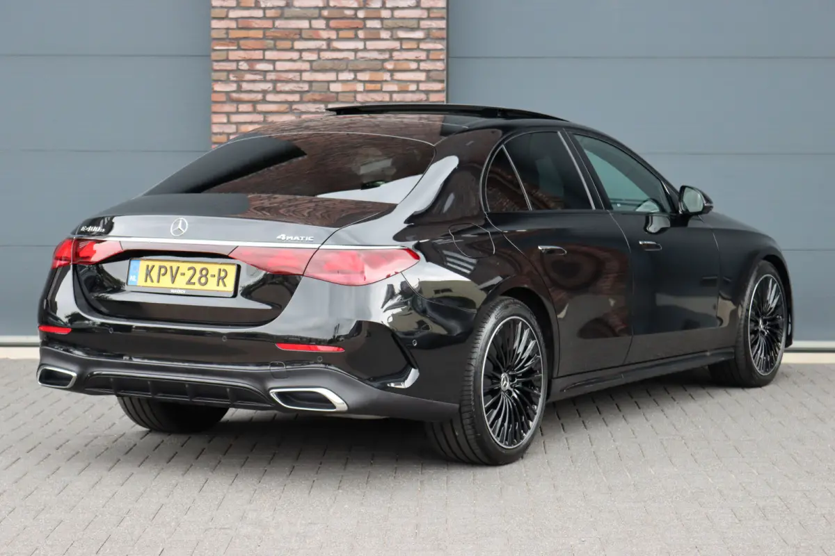 400 e 4MATIC AMG Line | Luchtvering | Achterasbesturing | Hyperscreen | Distronic+ | Trekhaak | Digital Light | HUD | Burmester | Achterbank Verwarmd |3D-Display |