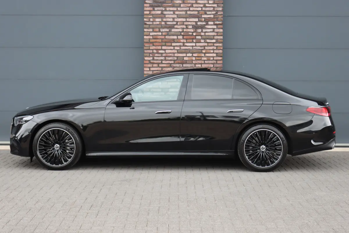 400 e 4MATIC AMG Line | Luchtvering | Achterasbesturing | Hyperscreen | Distronic+ | Trekhaak | Digital Light | HUD | Burmester | Achterbank Verwarmd |3D-Display |