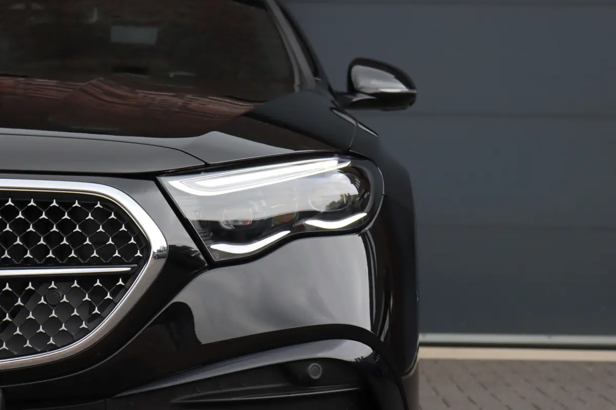 400 e 4MATIC AMG Line | Luchtvering | Achterasbesturing | Hyperscreen | Distronic+ | Trekhaak | Digital Light | HUD | Burmester | Achterbank Verwarmd |3D-Display |