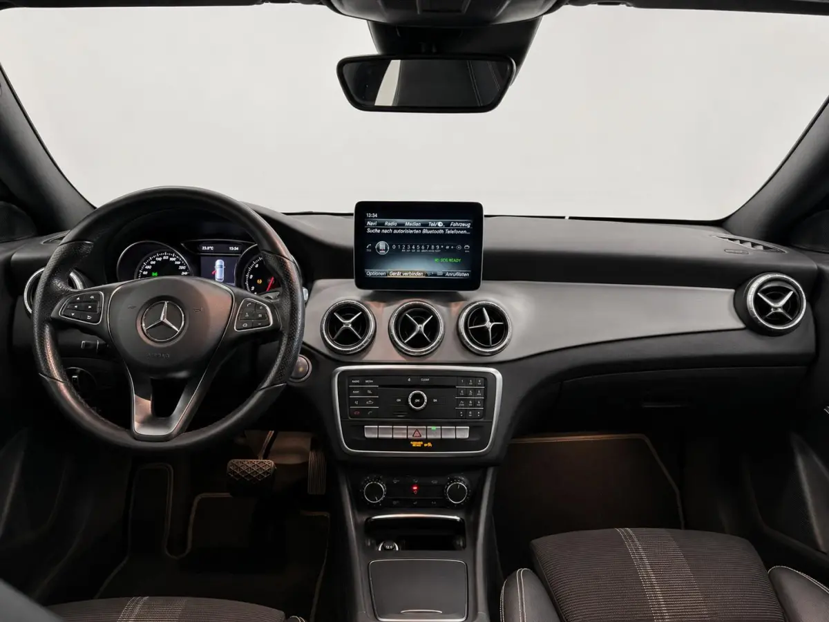 180 Urban 7G-DCT Navigatie Apple Carplay/Android Auto Camera Parkeerhulp Cruise Control Stoelverwarming Full Led Climate Control Lichtmetalen velgen