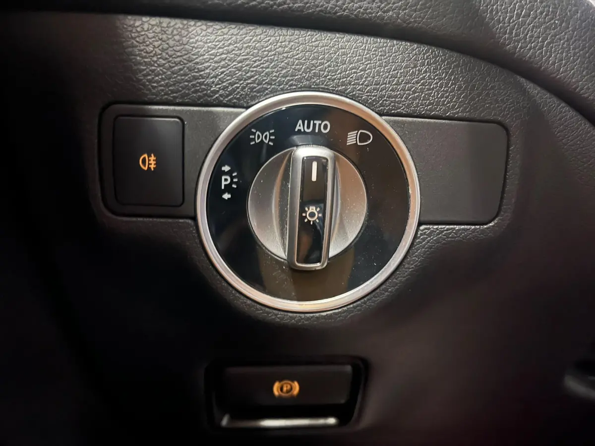 180 Urban 7G-DCT Navigatie Apple Carplay/Android Auto Camera Parkeerhulp Cruise Control Stoelverwarming Full Led Climate Control Lichtmetalen velgen