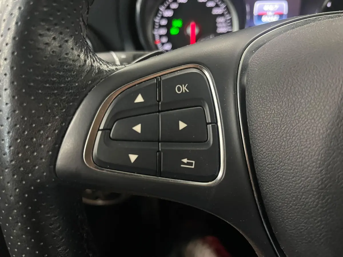 180 Urban 7G-DCT Navigatie Apple Carplay/Android Auto Camera Parkeerhulp Cruise Control Stoelverwarming Full Led Climate Control Lichtmetalen velgen