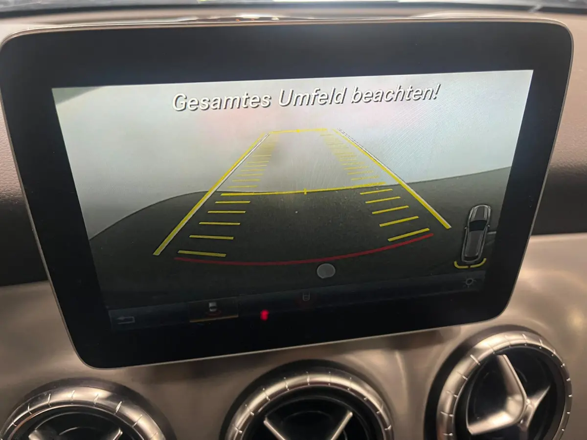 180 Urban 7G-DCT Navigatie Apple Carplay/Android Auto Camera Parkeerhulp Cruise Control Stoelverwarming Full Led Climate Control Lichtmetalen velgen