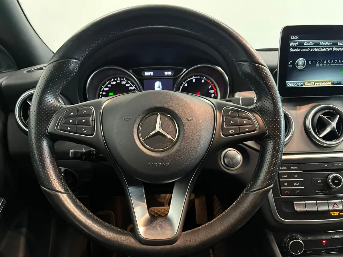 180 Urban 7G-DCT Navigatie Apple Carplay/Android Auto Camera Parkeerhulp Cruise Control Stoelverwarming Full Led Climate Control Lichtmetalen velgen
