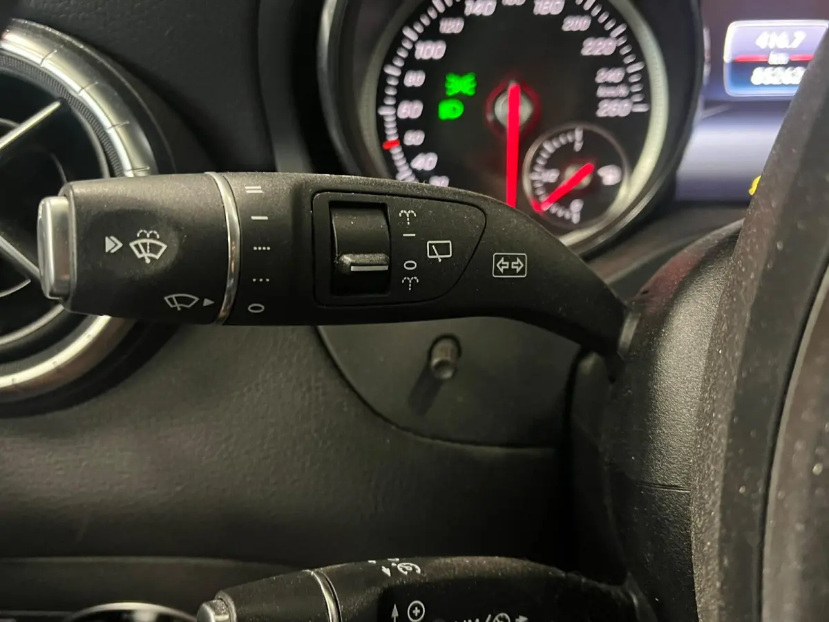 180 Urban 7G-DCT Navigatie Apple Carplay/Android Auto Camera Parkeerhulp Cruise Control Stoelverwarming Full Led Climate Control Lichtmetalen velgen