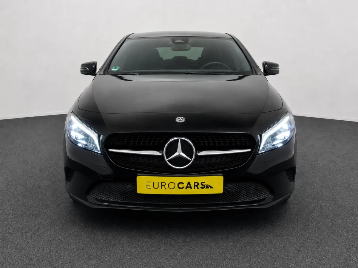 180 Urban 7G-DCT Navigatie Apple Carplay/Android Auto Camera Parkeerhulp Cruise Control Stoelverwarming Full Led Climate Control Lichtmetalen velgen