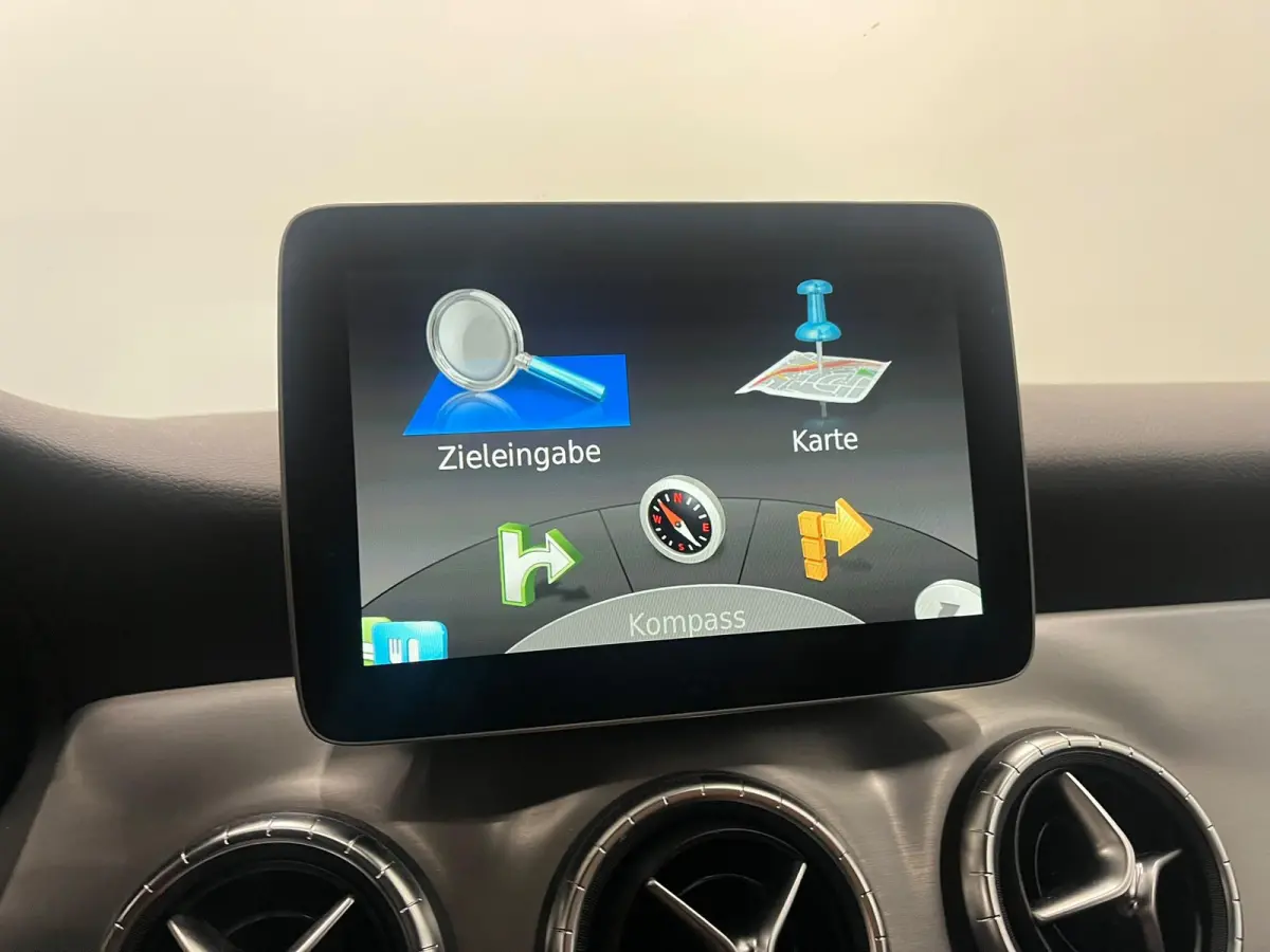 180 Urban 7G-DCT Navigatie Apple Carplay/Android Auto Camera Parkeerhulp Cruise Control Stoelverwarming Full Led Climate Control Lichtmetalen velgen