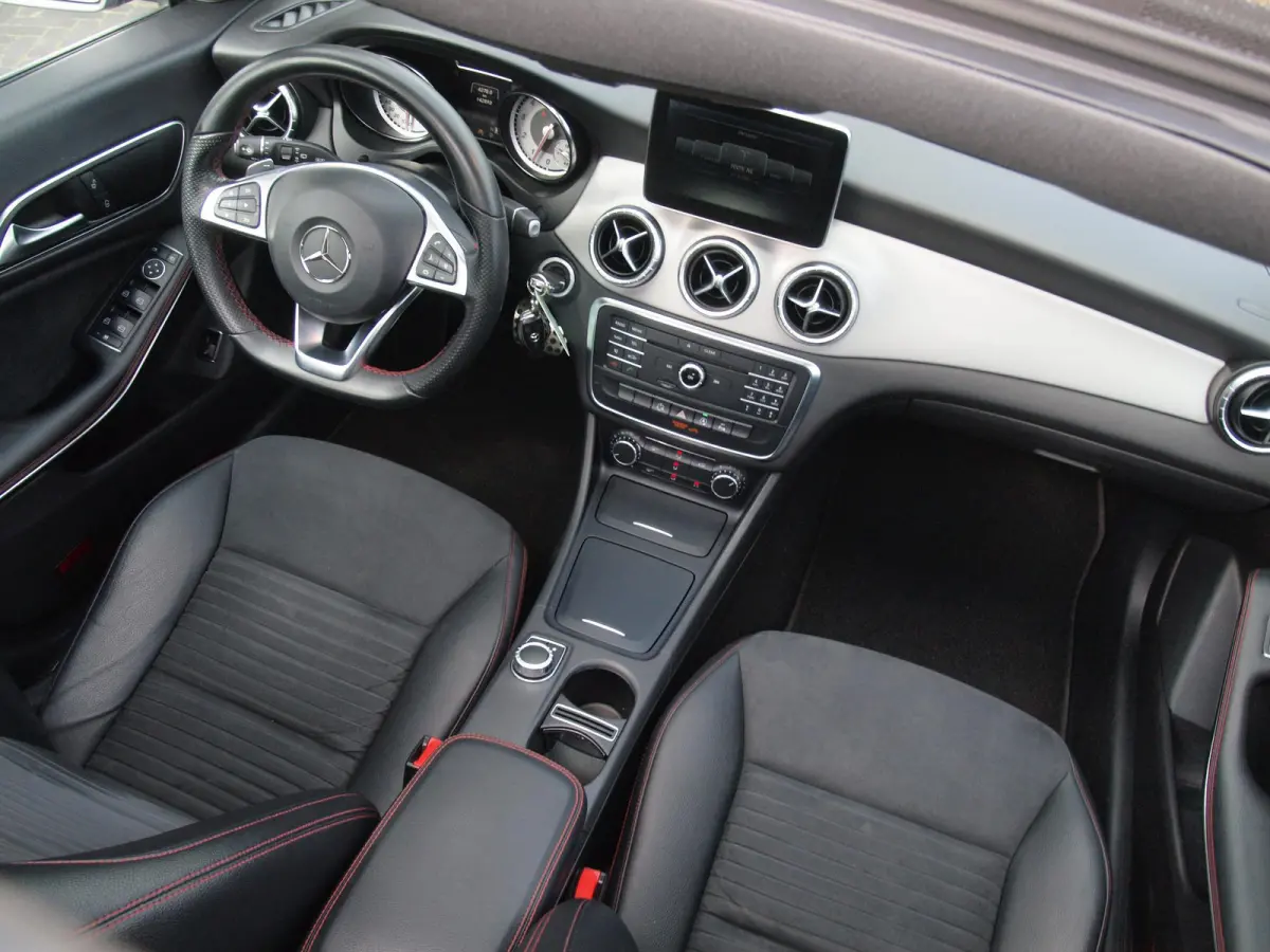 180 Ambition | AMG-Pakket | Panoramadak | Parkeersensoren | Sportstoelen | Cruise Control |