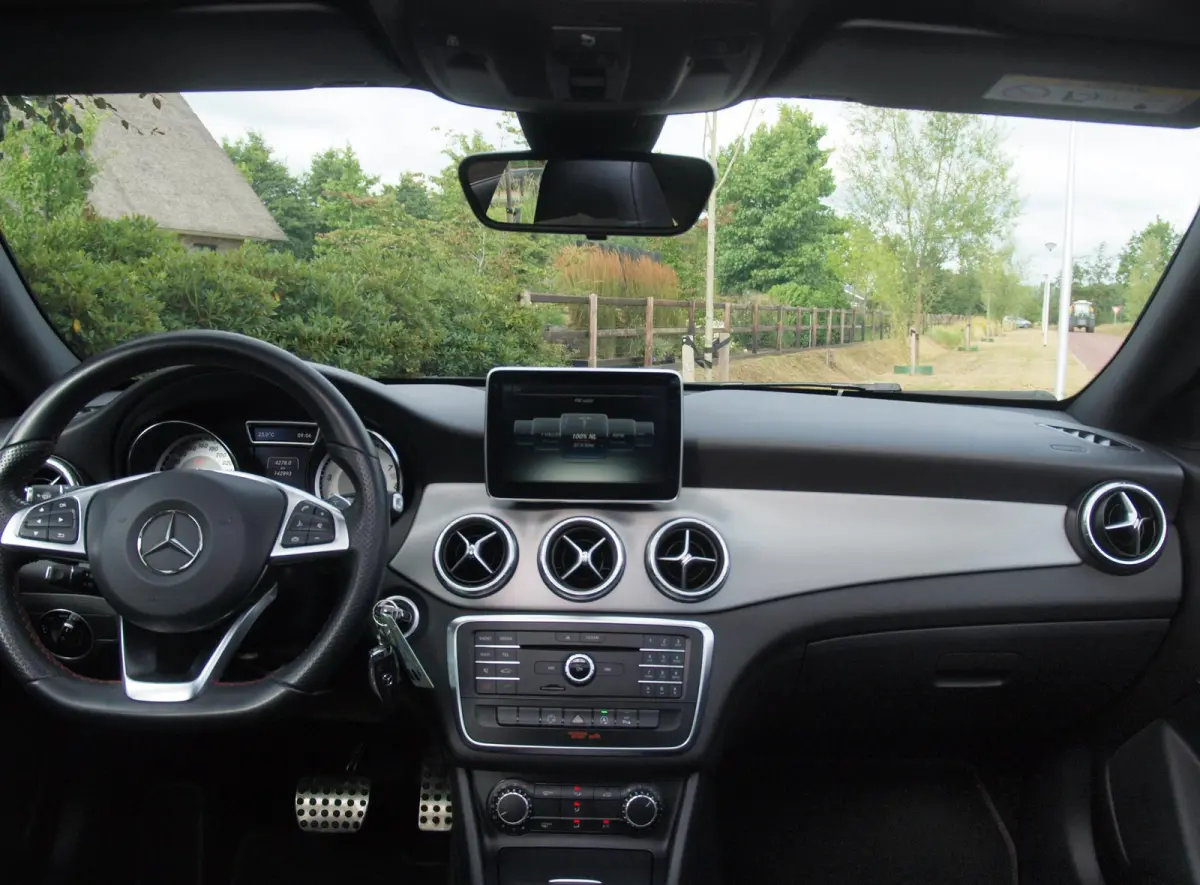 180 Ambition | AMG-Pakket | Panoramadak | Parkeersensoren | Sportstoelen | Cruise Control |