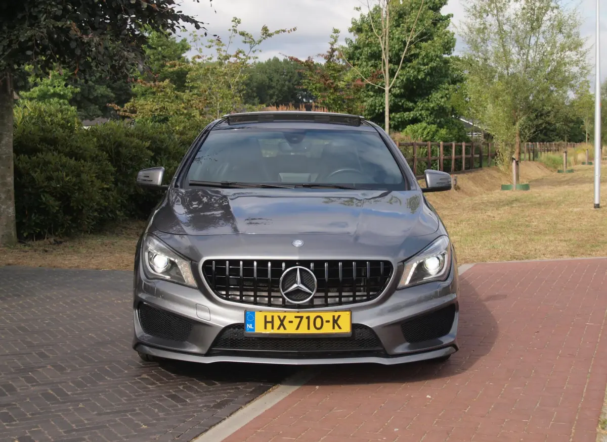 180 Ambition | AMG-Pakket | Panoramadak | Parkeersensoren | Sportstoelen | Cruise Control |