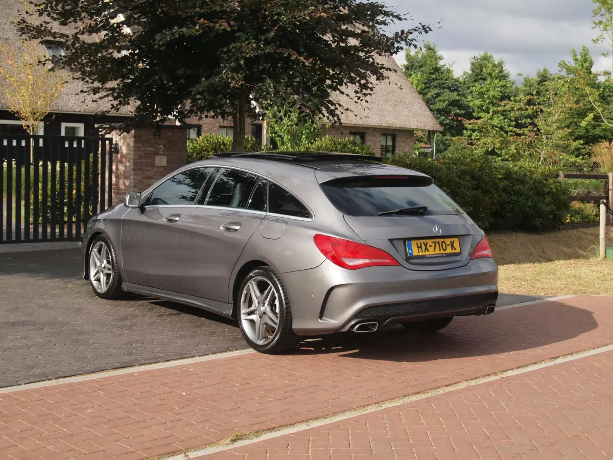 180 Ambition | AMG-Pakket | Panoramadak | Parkeersensoren | Sportstoelen | Cruise Control |