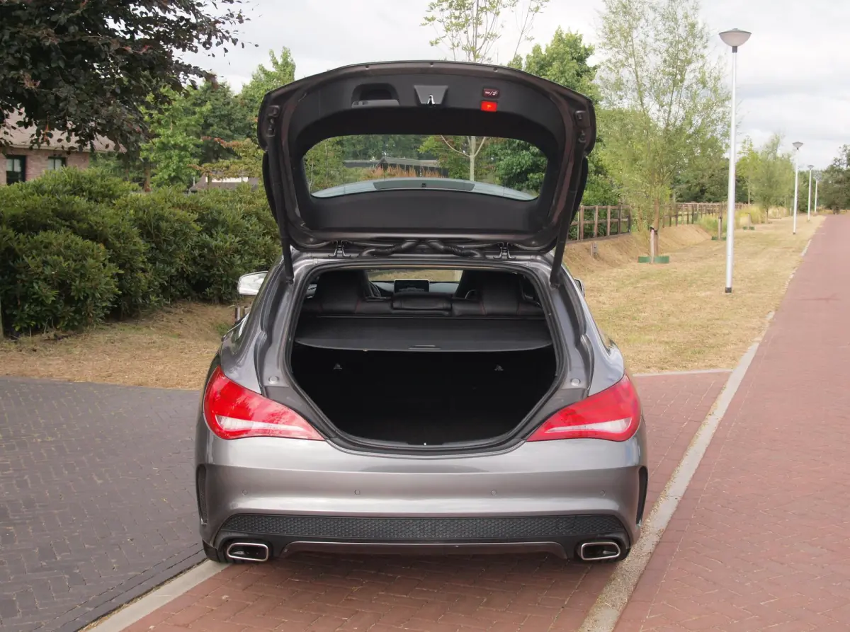 180 Ambition | AMG-Pakket | Panoramadak | Parkeersensoren | Sportstoelen | Cruise Control |