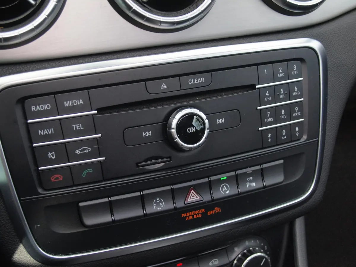 180 Ambition | AMG-Pakket | Panoramadak | Parkeersensoren | Sportstoelen | Cruise Control |