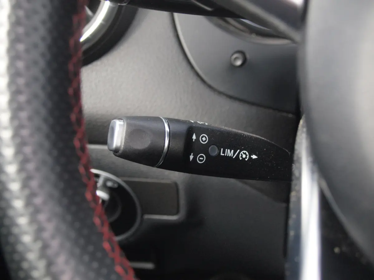 180 Ambition | AMG-Pakket | Panoramadak | Parkeersensoren | Sportstoelen | Cruise Control |