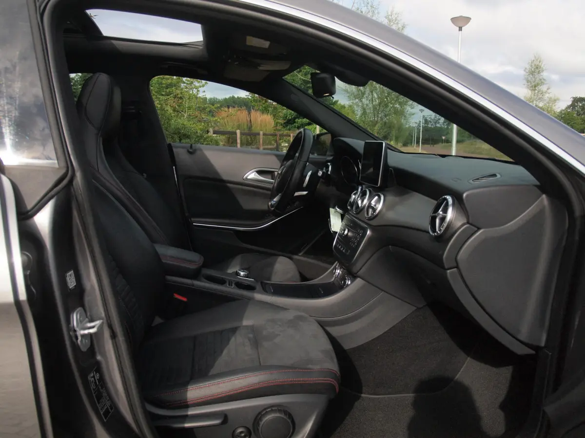 180 Ambition | AMG-Pakket | Panoramadak | Parkeersensoren | Sportstoelen | Cruise Control |