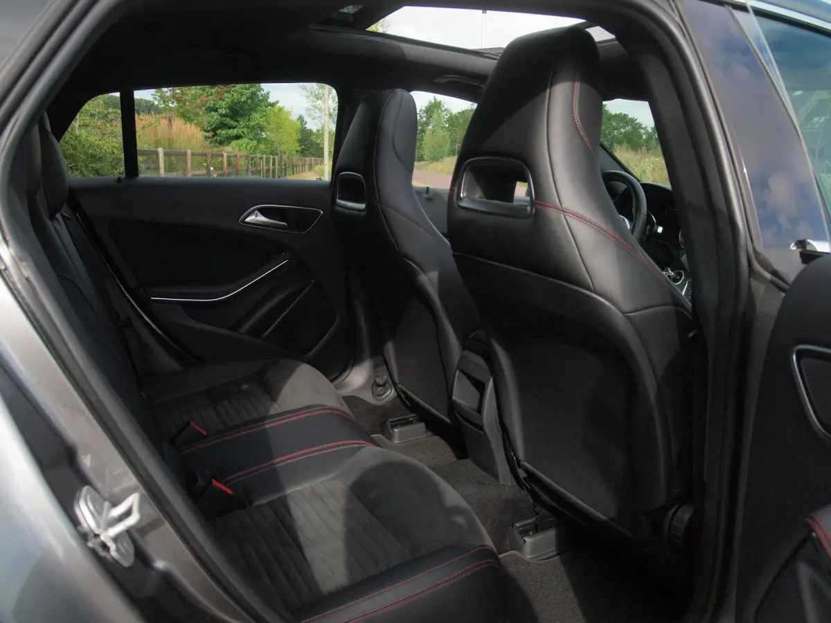 180 Ambition | AMG-Pakket | Panoramadak | Parkeersensoren | Sportstoelen | Cruise Control |