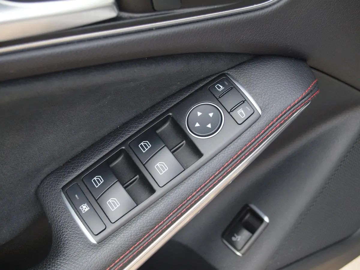180 Ambition | AMG-Pakket | Panoramadak | Parkeersensoren | Sportstoelen | Cruise Control |