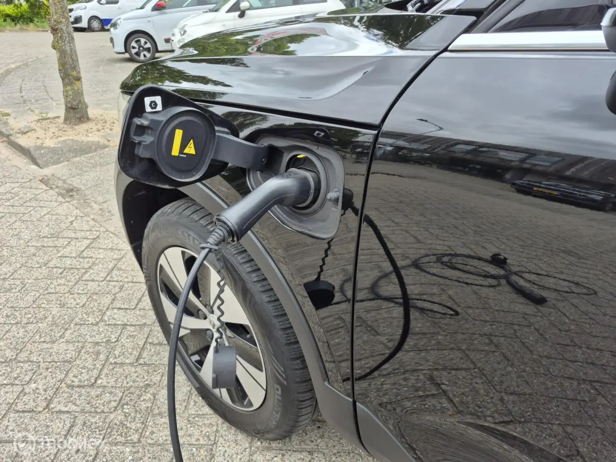 1.5 T4 PLUG-IN HYBRID ESSENTIAL BRIGHT • TREKHAAK •