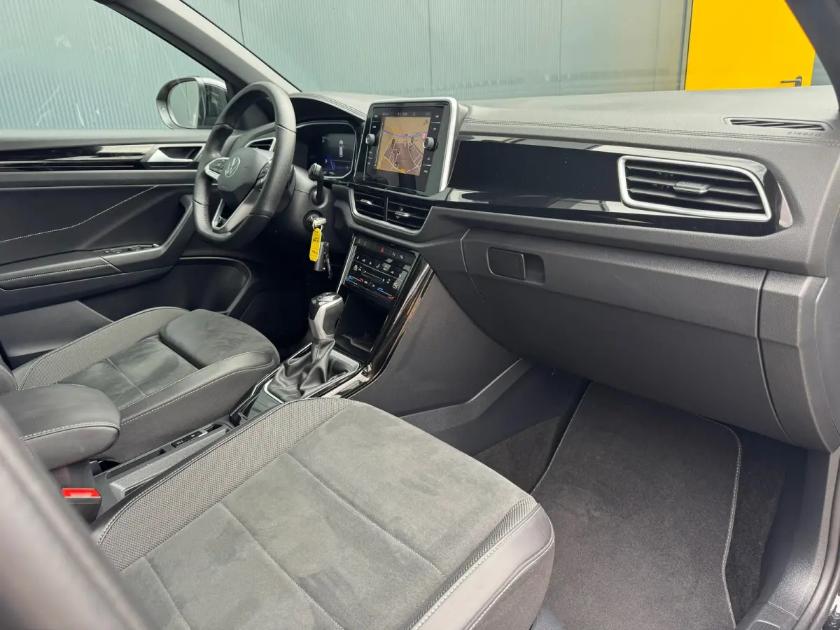 1.5 TSI * R-Line * Trekhaak * Camera achterzijde * Visueel Cockpit *