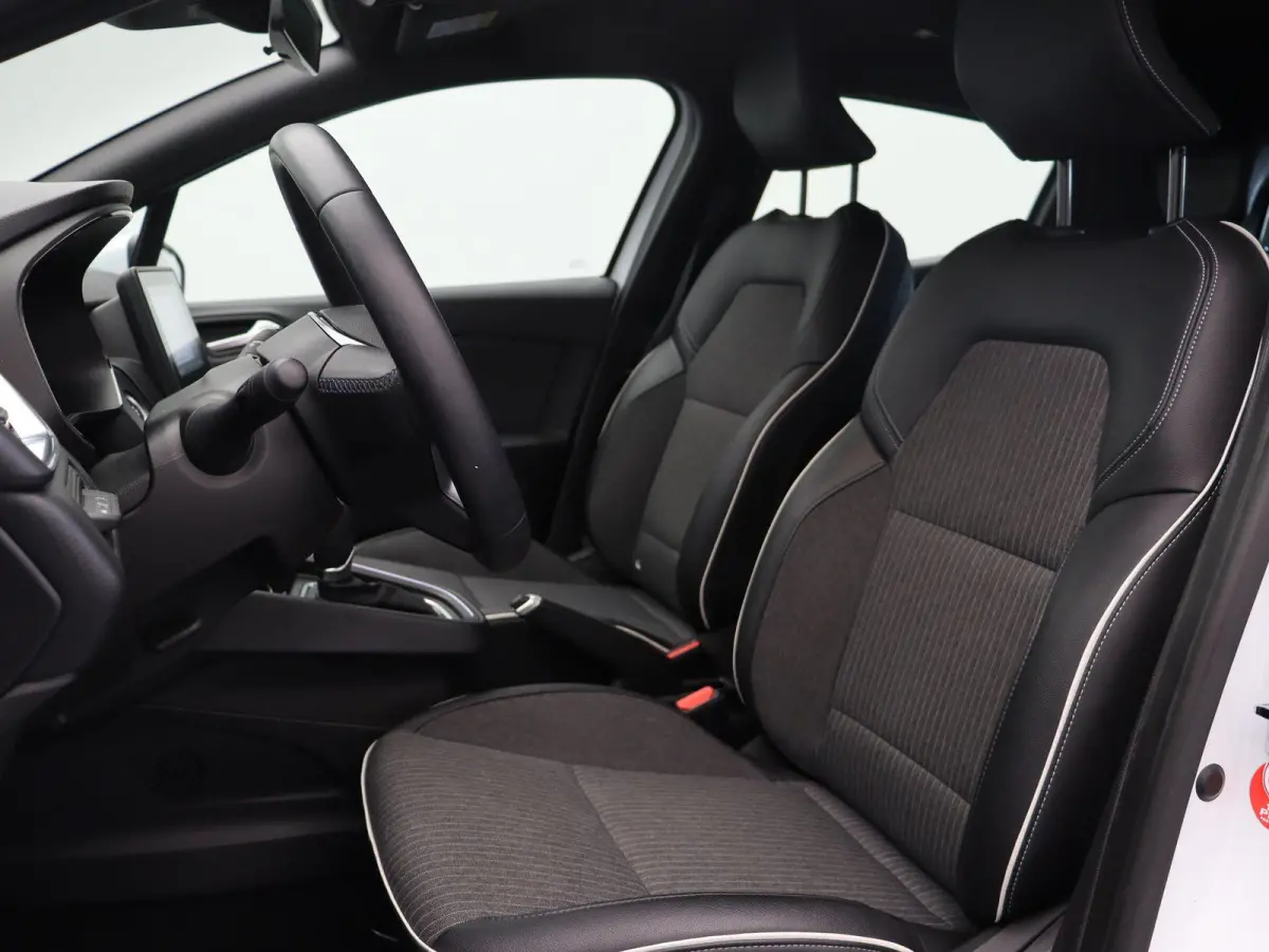 E-Tech Hybrid 140pk Intens | Cruise control | Climate control | Achteruitrijcamera | Navigatie | Apple carplay / Android auto |