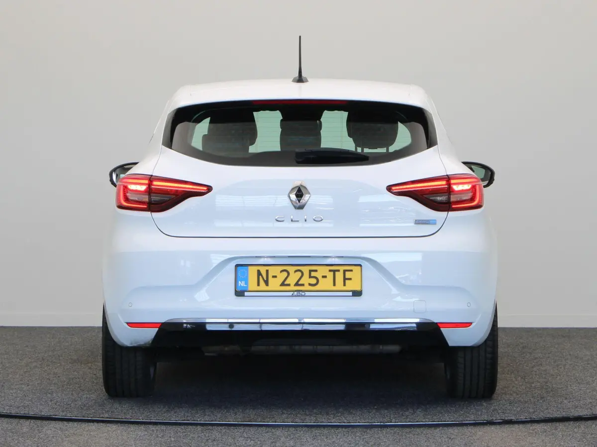 E-Tech Hybrid 140pk Intens | Cruise control | Climate control | Achteruitrijcamera | Navigatie | Apple carplay / Android auto |