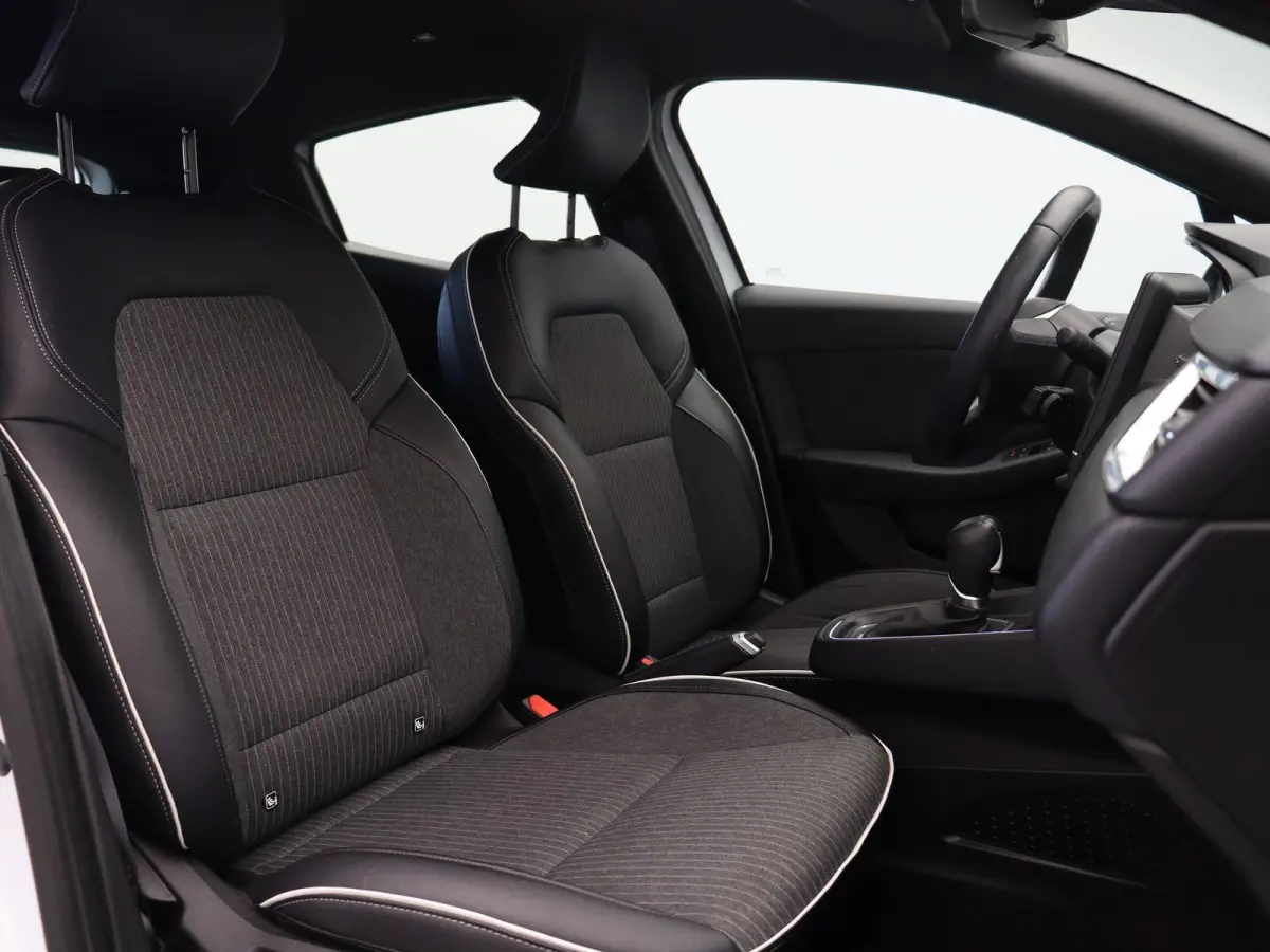 E-Tech Hybrid 140pk Intens | Cruise control | Climate control | Achteruitrijcamera | Navigatie | Apple carplay / Android auto |