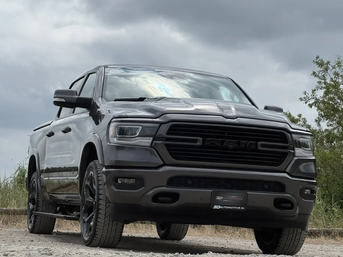 1500 LARAMIE 5.7L V8, 1E EIG, DEALER ONDERH, LIMITED WIELEN, PANO, 360, H&K, BLIS, ACC, LUCHTVERING