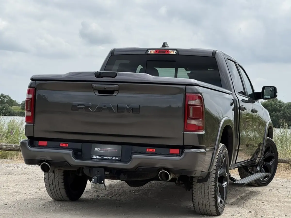 1500 LARAMIE 5.7L V8, 1E EIG, DEALER ONDERH, LIMITED WIELEN, PANO, 360, H&K, BLIS, ACC, LUCHTVERING