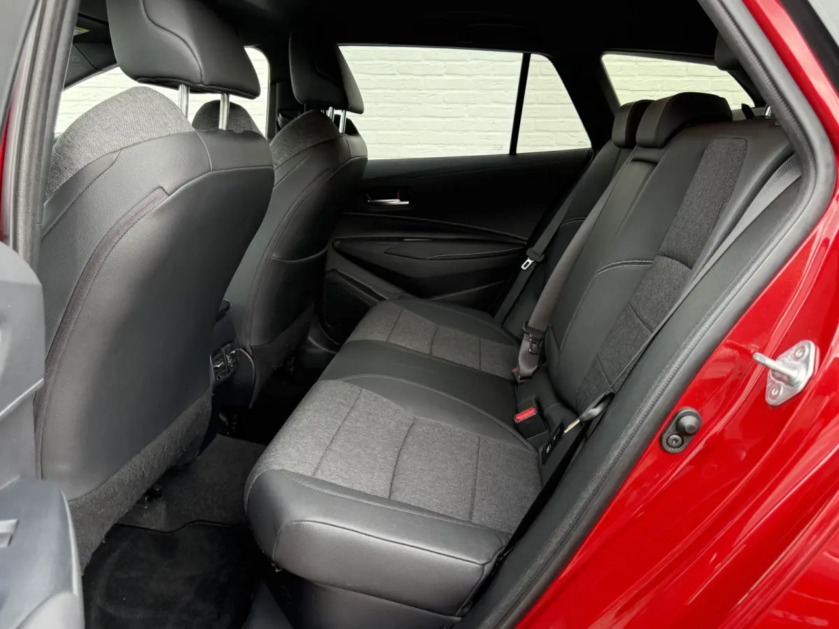 2.0 Hybrid Team D | Trekhaak | ACC | CarPlay | Camera | Keyless | 17 inch