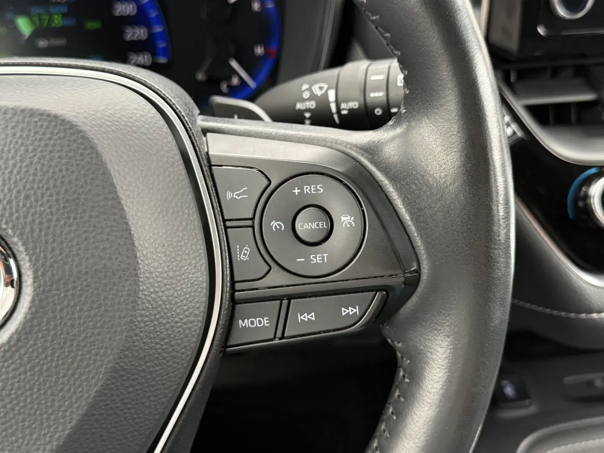 2.0 Hybrid Team D | Trekhaak | ACC | CarPlay | Camera | Keyless | 17 inch