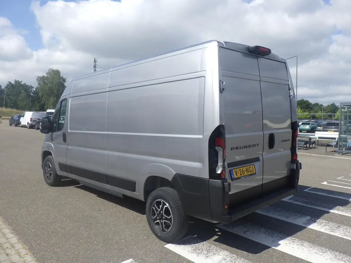 3.5t L3H2 Zwaar 110 kWh | 8 JAAR GARANTIE | CAMERA | DIGITALE BINNESPIEGEL | NAVI | BETIMMERING | DRAADLOOS CARPLAY |