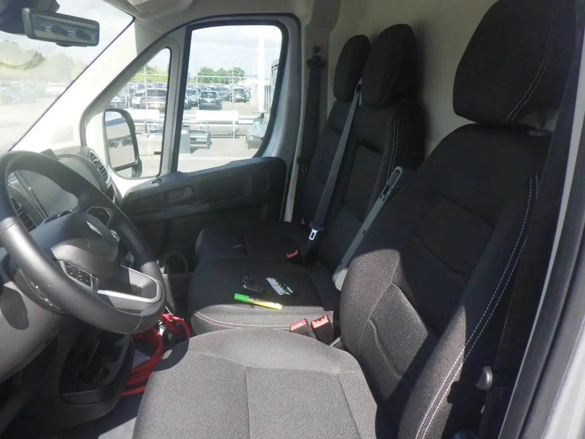 3.5t L3H2 Zwaar 110 kWh | 8 JAAR GARANTIE | CAMERA | DIGITALE BINNESPIEGEL | NAVI | BETIMMERING | DRAADLOOS CARPLAY |