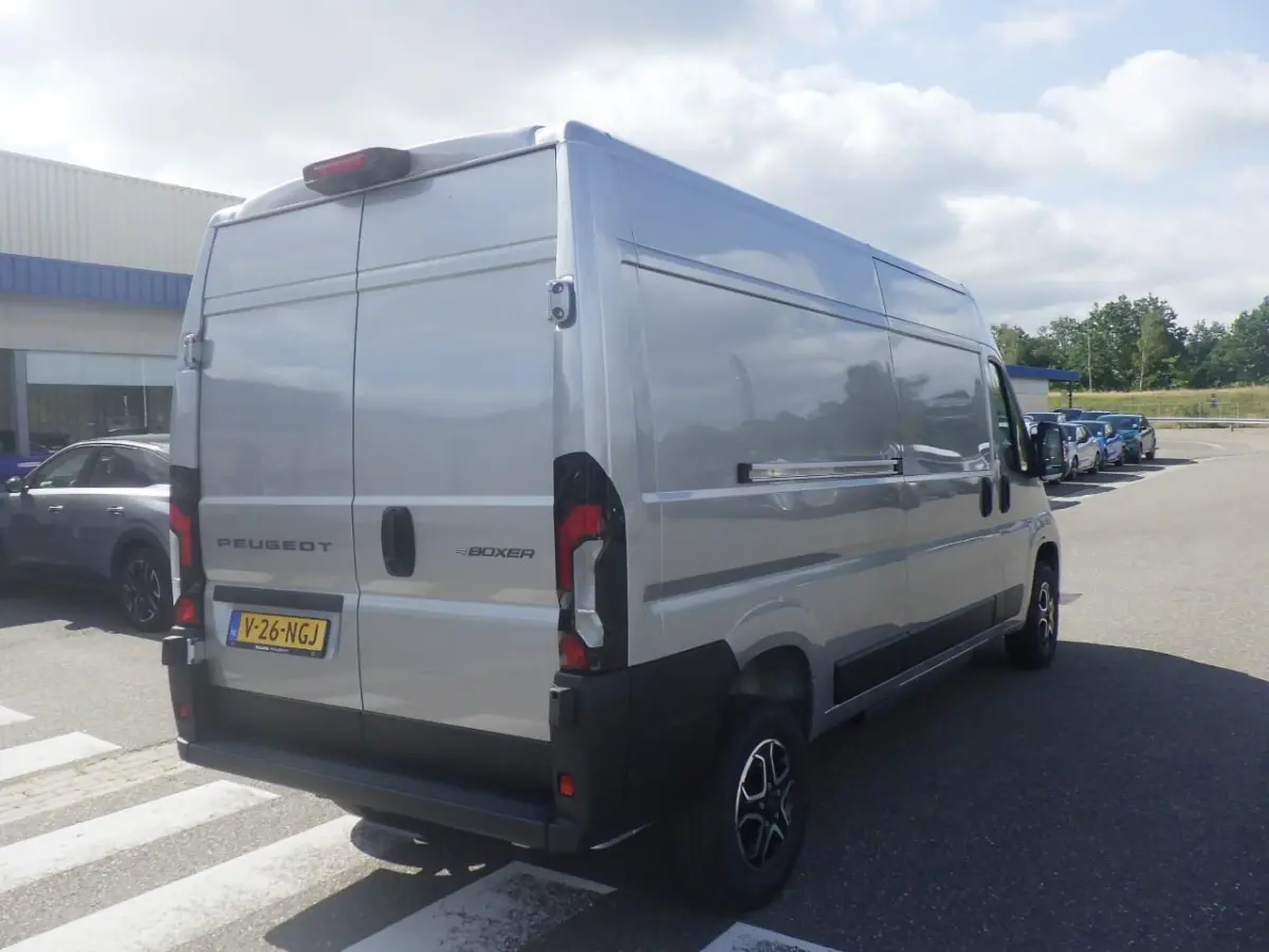 3.5t L3H2 Zwaar 110 kWh | 8 JAAR GARANTIE | CAMERA | DIGITALE BINNESPIEGEL | NAVI | BETIMMERING | DRAADLOOS CARPLAY |