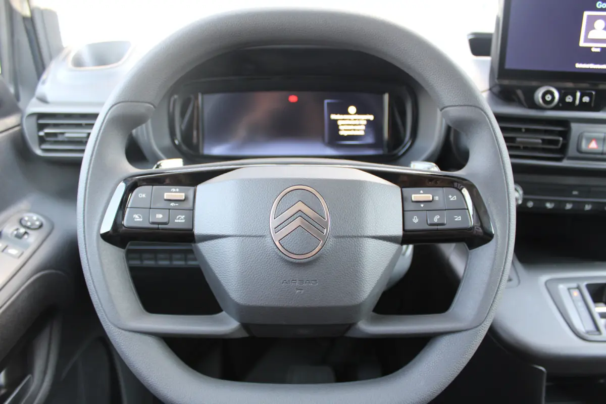 50 kWh | 8 JAAR GARANTIE | VOORSTOELEN VERWARMD | CAMERA | DIGITALE BINNEN SPIEGEL | BETIMMERING | NAVI | DRAADLOOS CARPLAY |