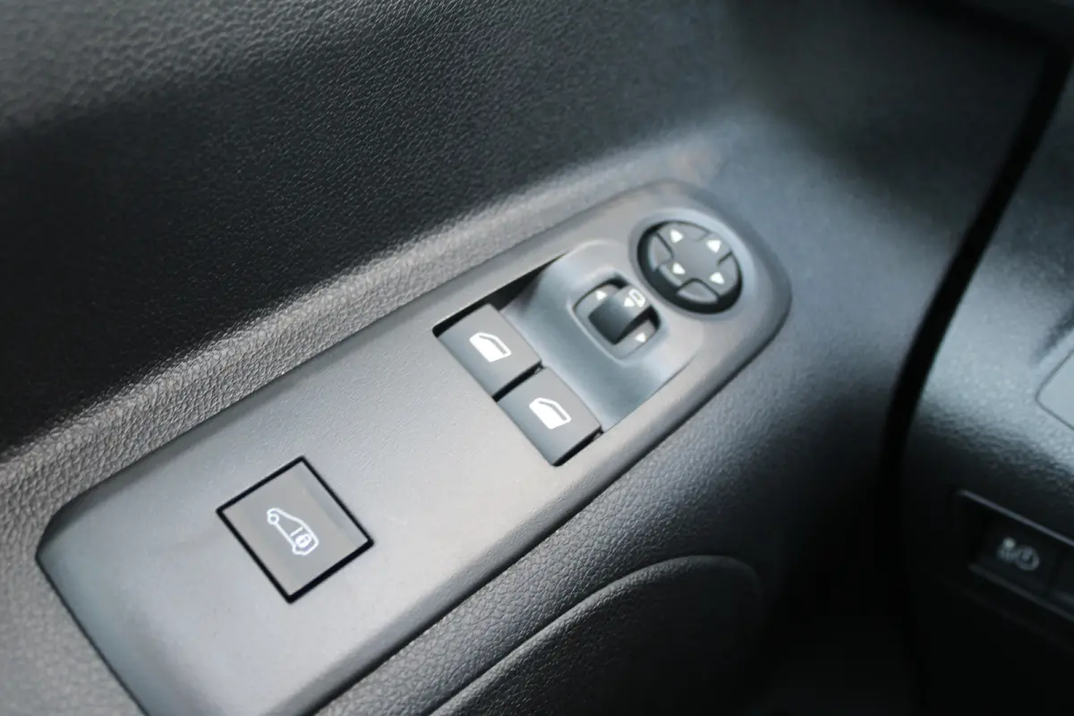 50 kWh | 8 JAAR GARANTIE | VOORSTOELEN VERWARMD | CAMERA | DIGITALE BINNEN SPIEGEL | BETIMMERING | NAVI | DRAADLOOS CARPLAY |