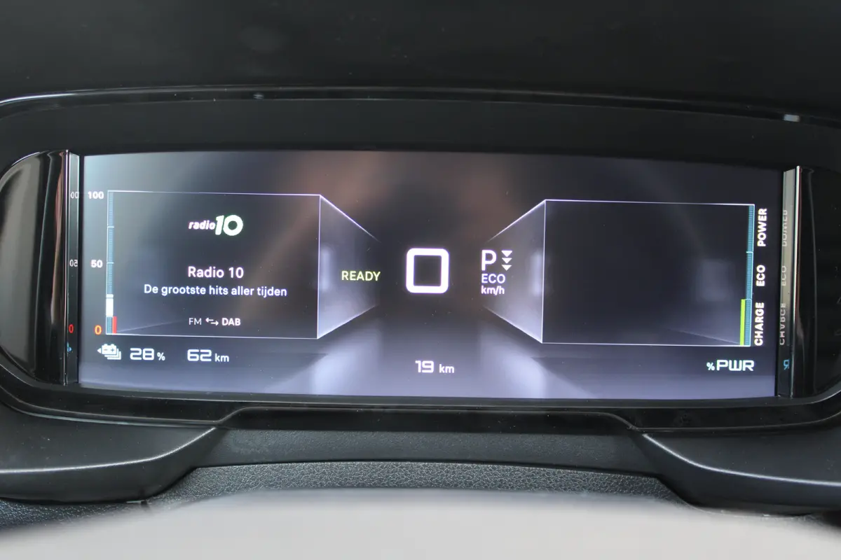 50 kWh | 8 JAAR GARANTIE | VOORSTOELEN VERWARMD | CAMERA | DIGITALE BINNEN SPIEGEL | BETIMMERING | NAVI | DRAADLOOS CARPLAY |