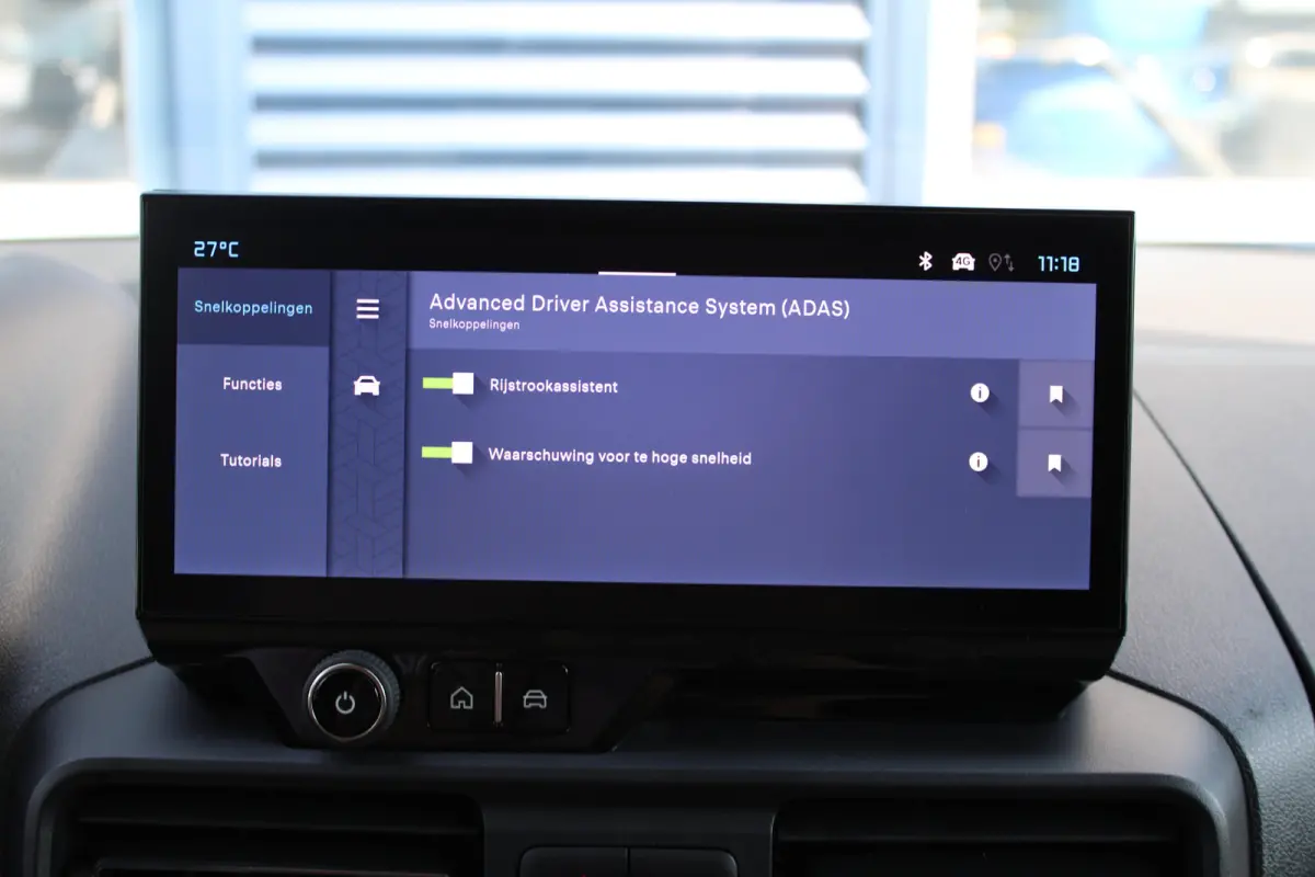 50 kWh | 8 JAAR GARANTIE | VOORSTOELEN VERWARMD | CAMERA | DIGITALE BINNEN SPIEGEL | BETIMMERING | NAVI | DRAADLOOS CARPLAY |