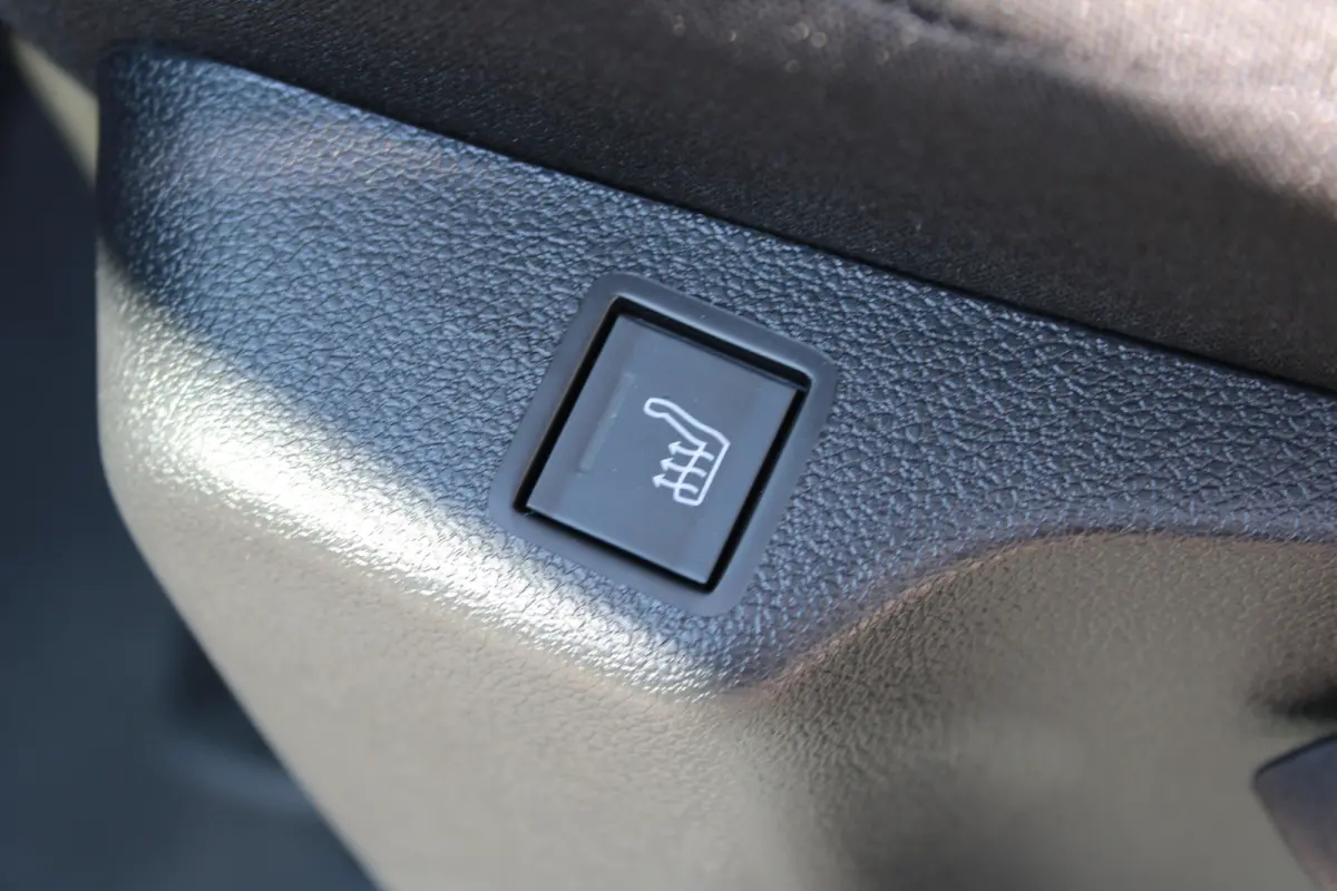 50 kWh | 8 JAAR GARANTIE | VOORSTOELEN VERWARMD | CAMERA | DIGITALE BINNEN SPIEGEL | BETIMMERING | NAVI | DRAADLOOS CARPLAY |