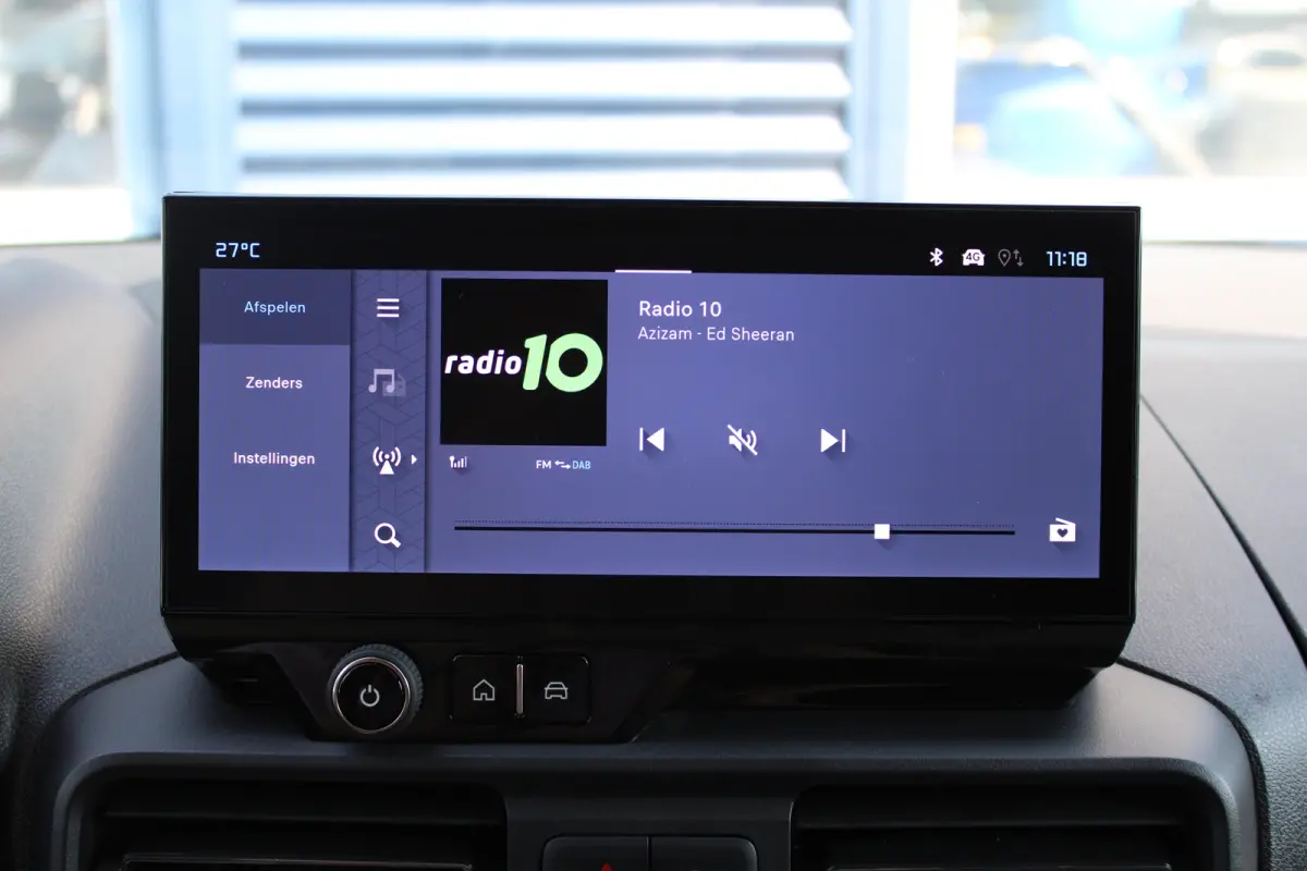 50 kWh | 8 JAAR GARANTIE | VOORSTOELEN VERWARMD | CAMERA | DIGITALE BINNEN SPIEGEL | BETIMMERING | NAVI | DRAADLOOS CARPLAY |