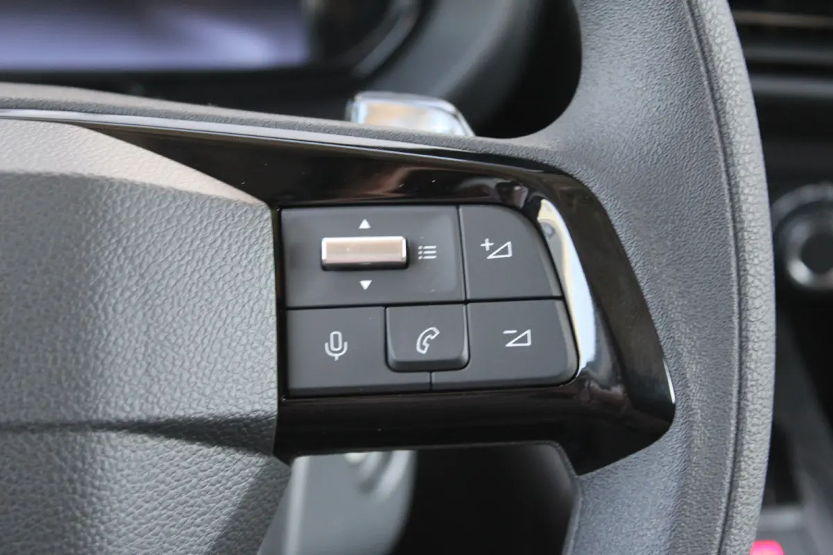 50 kWh | 8 JAAR GARANTIE | VOORSTOELEN VERWARMD | CAMERA | DIGITALE BINNEN SPIEGEL | BETIMMERING | NAVI | DRAADLOOS CARPLAY |
