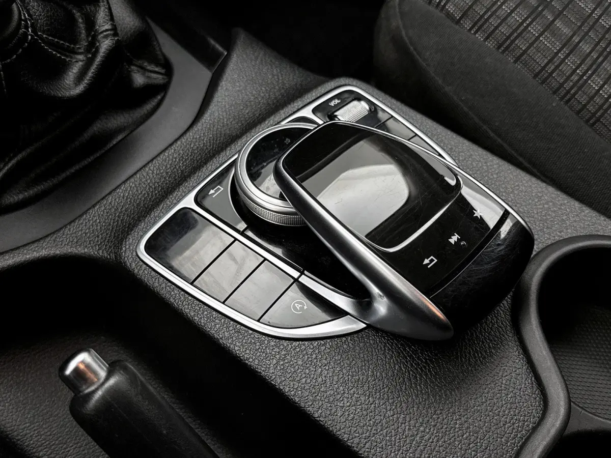 220 d 4-MATIC Pure Roll-cover 3.5t trekhaak Camera Stoelverwarming
