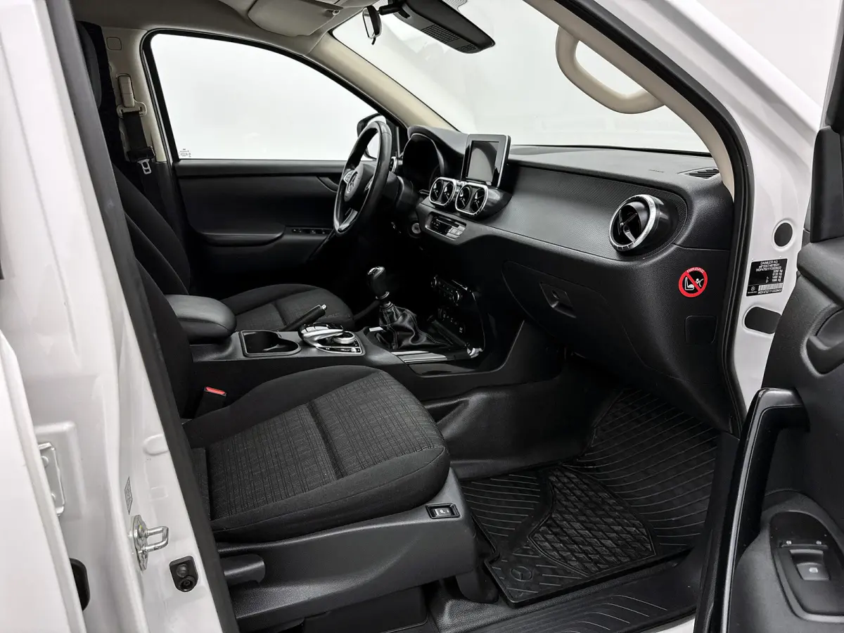 220 d 4-MATIC Pure Roll-cover 3.5t trekhaak Camera Stoelverwarming
