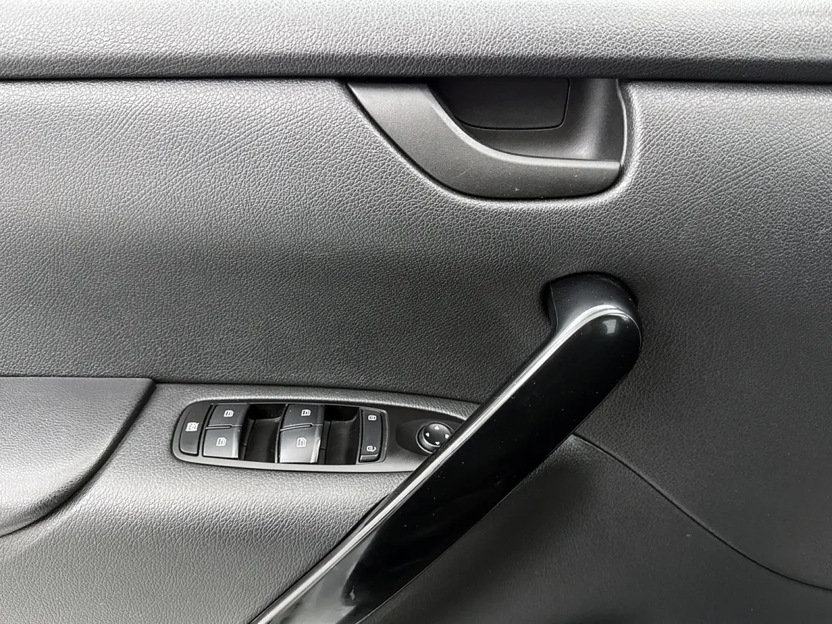 220 d 4-MATIC Pure Roll-cover 3.5t trekhaak Camera Stoelverwarming