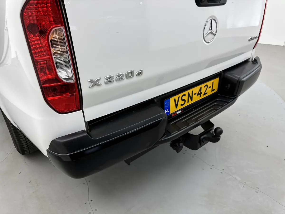 220 d 4-MATIC Pure Roll-cover 3.5t trekhaak Camera Stoelverwarming