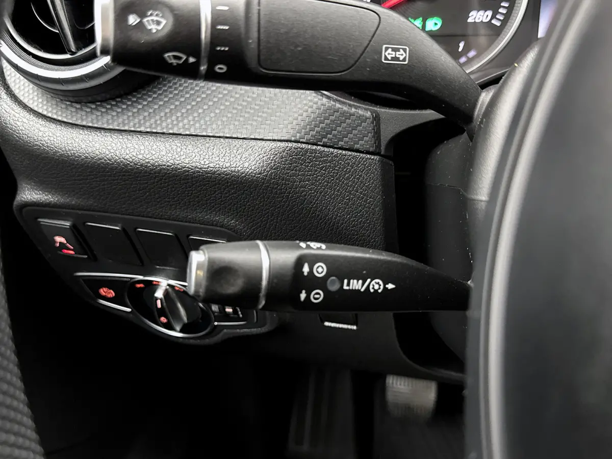 220 d 4-MATIC Pure Roll-cover 3.5t trekhaak Camera Stoelverwarming